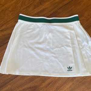Adidas white tennis skirt Large nwt